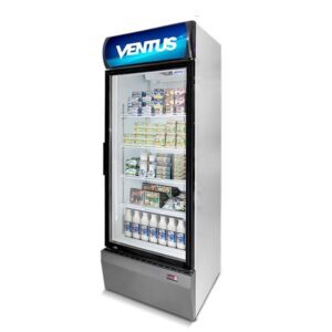 Visicooler Ventus VC-540L exhibiendo bebidas y lácteos tras su puerta de vidrio